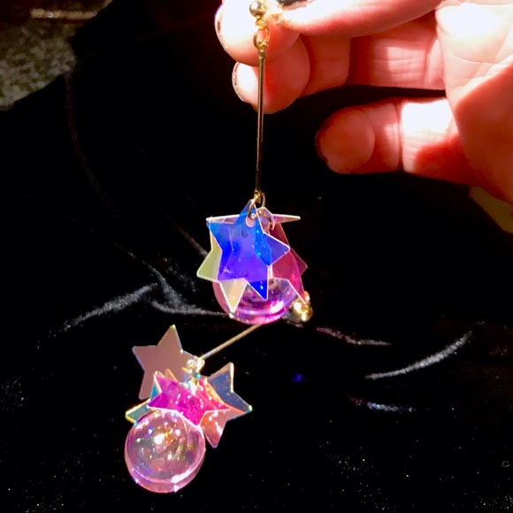 🦋2/$35🦋NWT EARRINGS.  "FISH BOWL" dancing liquid - Picture 3 of 4
